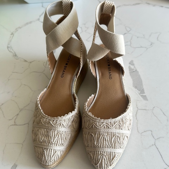 Lucky brand luvna beige wedge size 8.5 - Picture 2 of 6